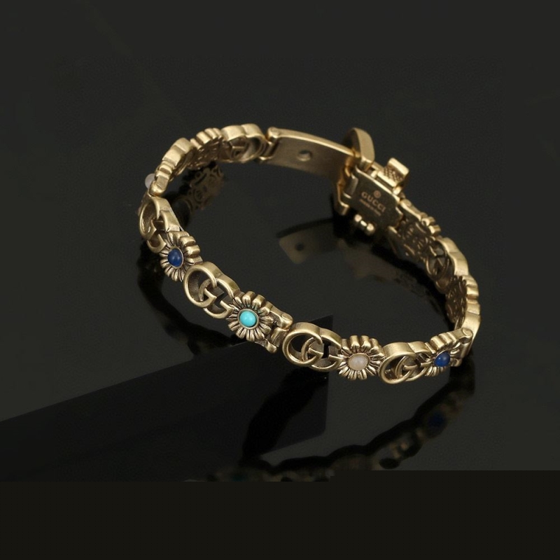 G*u*i bracelets